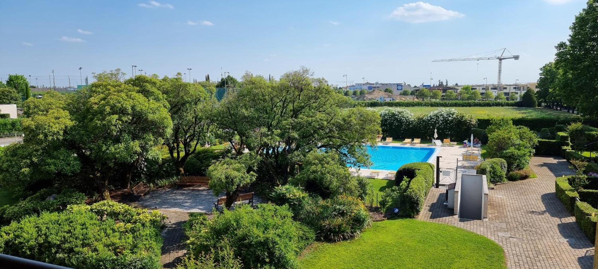 Dolce Blu Sirmione Lägenhet Rivoltella del Garda Exteriör bild