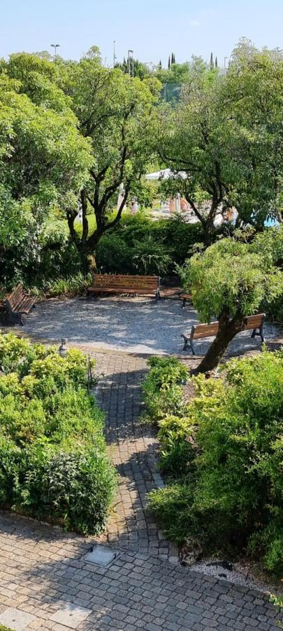 Dolce Blu Sirmione Lägenhet Rivoltella del Garda Exteriör bild