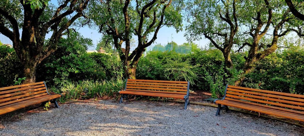 Dolce Blu Sirmione Lägenhet Rivoltella del Garda Exteriör bild
