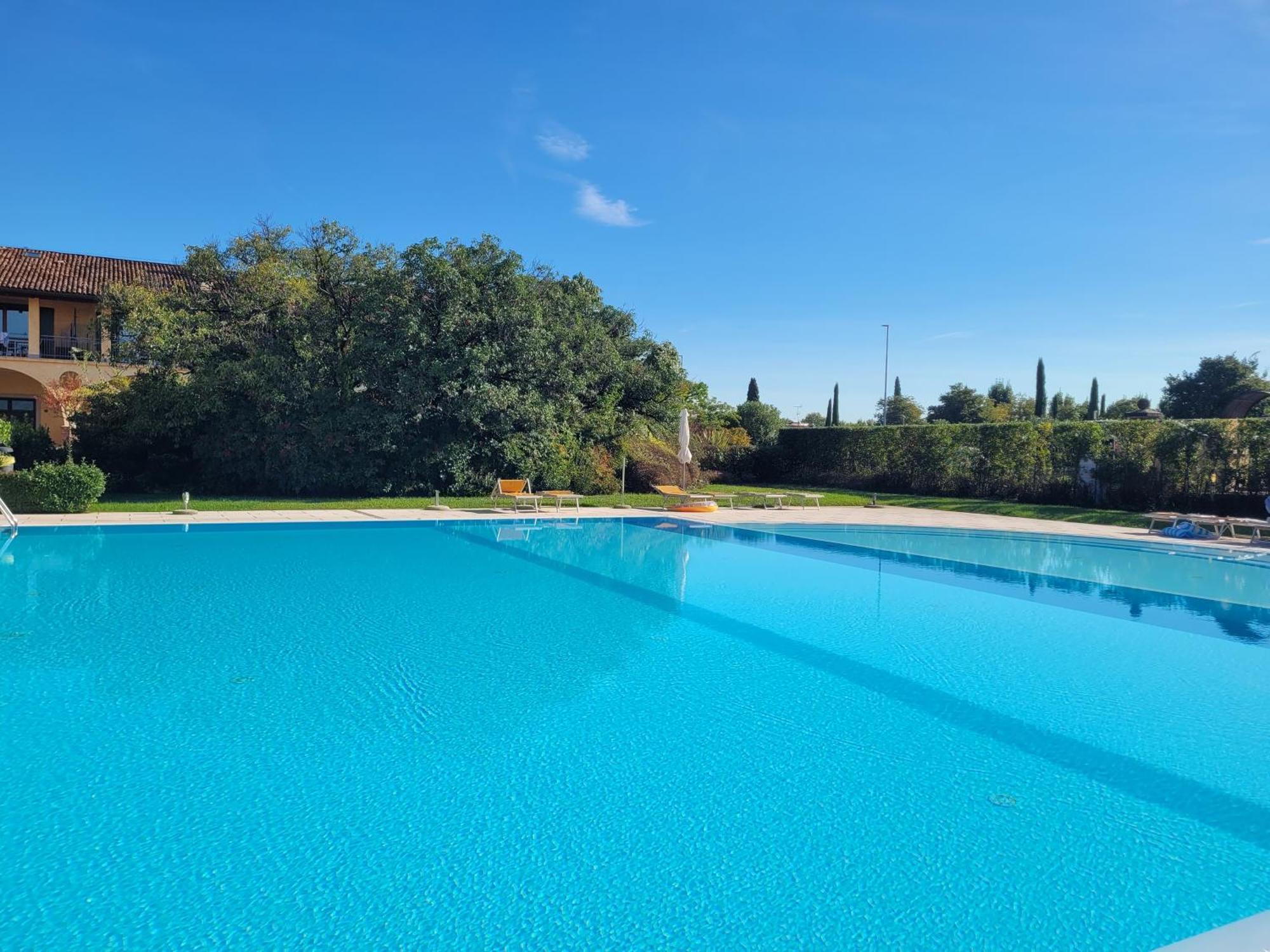 Dolce Blu Sirmione Lägenhet Rivoltella del Garda Exteriör bild
