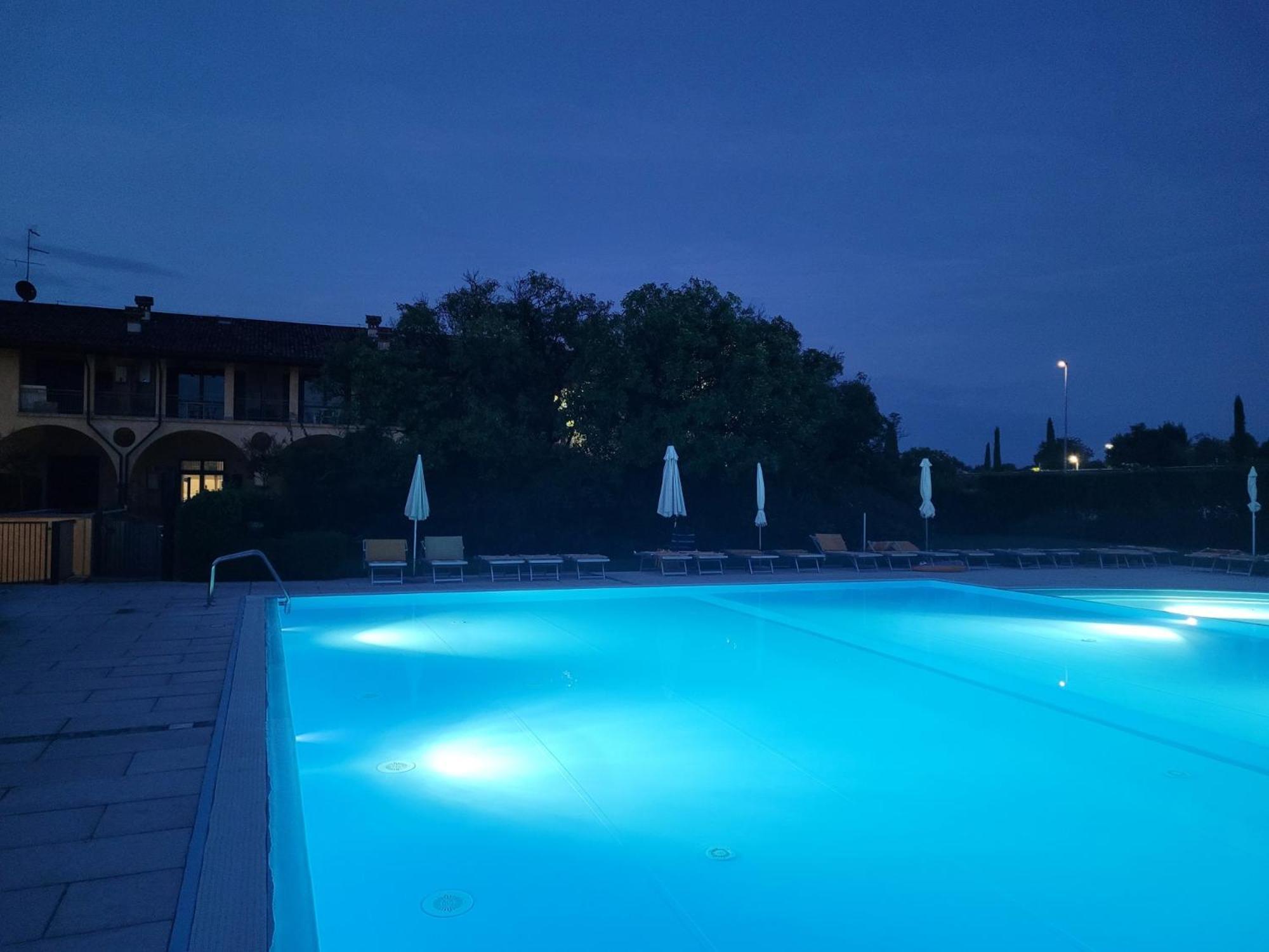 Dolce Blu Sirmione Lägenhet Rivoltella del Garda Exteriör bild